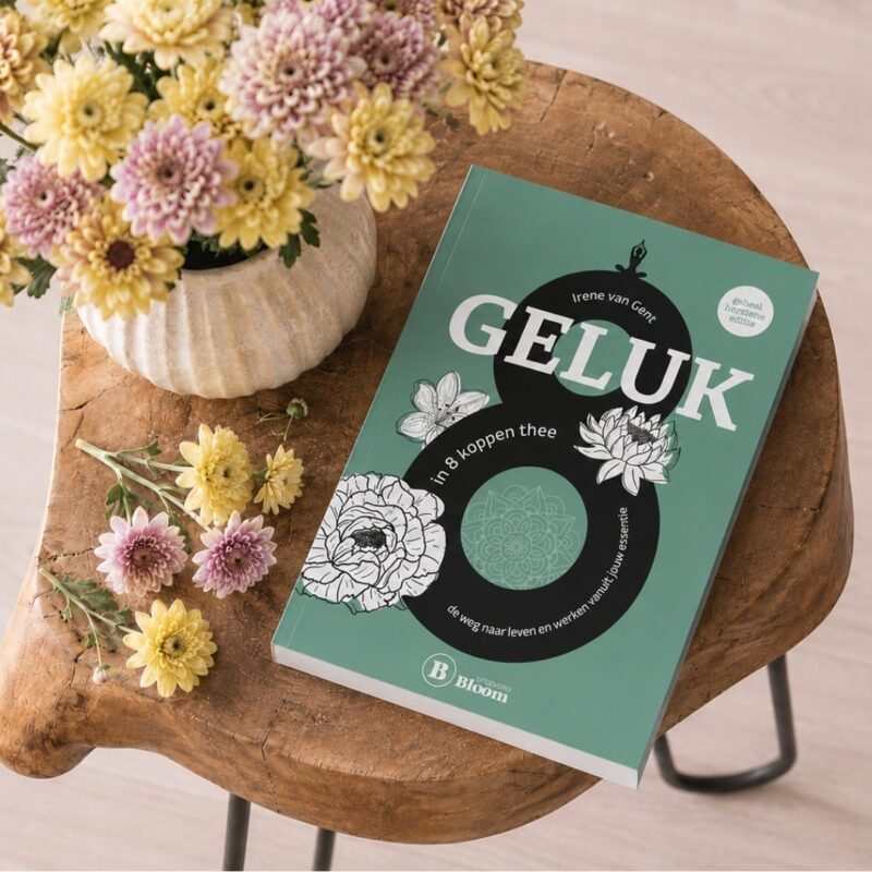 Geluk in 8 koppen thee achtvoudig pad yoga Irene van Gent 9789072189561