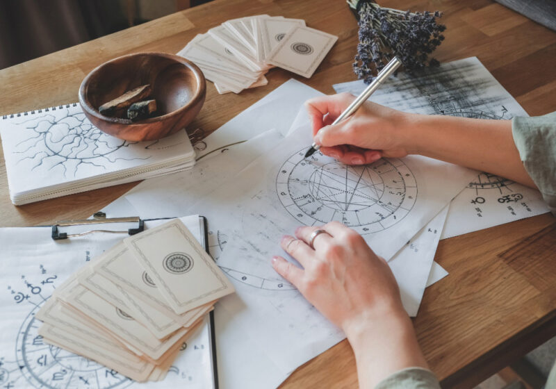 Astrologie-Cursussen-Workshop-Bloom-Waregem.jpg