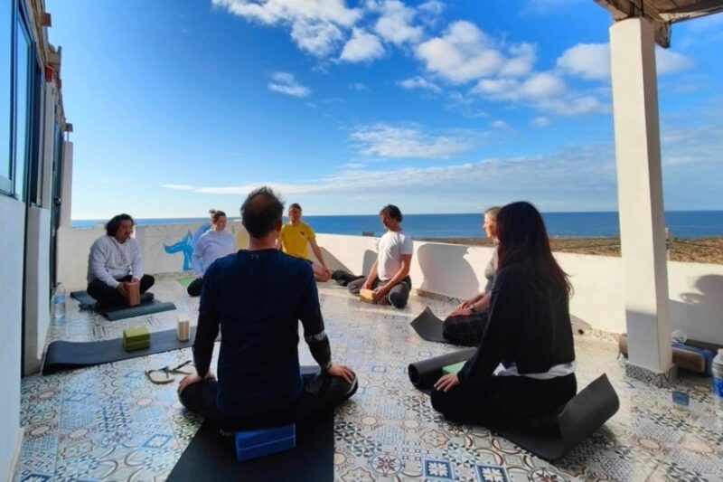 Surf en yoga retreat Alexander Pralaya header