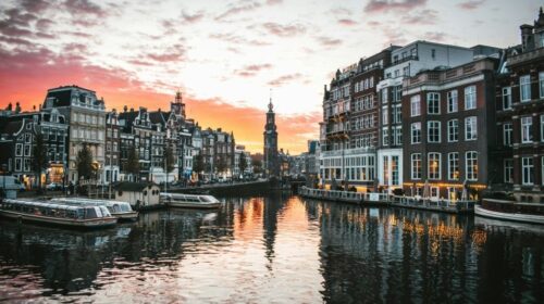 Amsterdam heilige plaatsen betalend artikel header Bloom