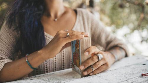 Consult met kaartlegster astroloog Bloom Afspraak