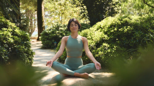 Happy with Yoga online masterclass Beginnen met Yoga header artikel Bloom