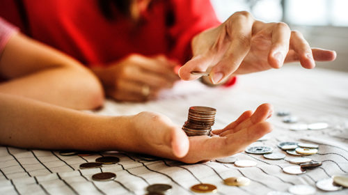 Omgaan met geld volgens je sterrenbeeld Bloom web