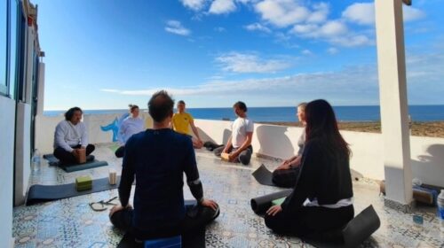 Surf en yoga retreat Alexander Pralaya header