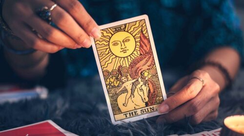 Tarot en synchroniciteit Tarot Jo header artikel Bloom lage res