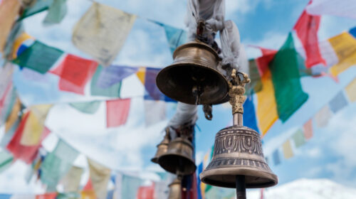 Tibetaanse gebedsvlaggetjes header artikel Bloom