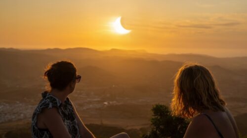 Tussen schaduw en licht Eclips Augustus 2026 Bloom Web