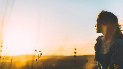 Waarom spiritualiteit een positieve invloed kan hebben op jouw gemoedstoestand Fenne Pistorius header artikel Bloom web