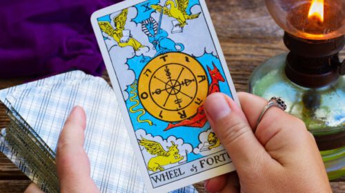 Wat is jouw jaargetal volgens de numerologie voor 2025 Incl archetypen Tarot header artikel Bloom