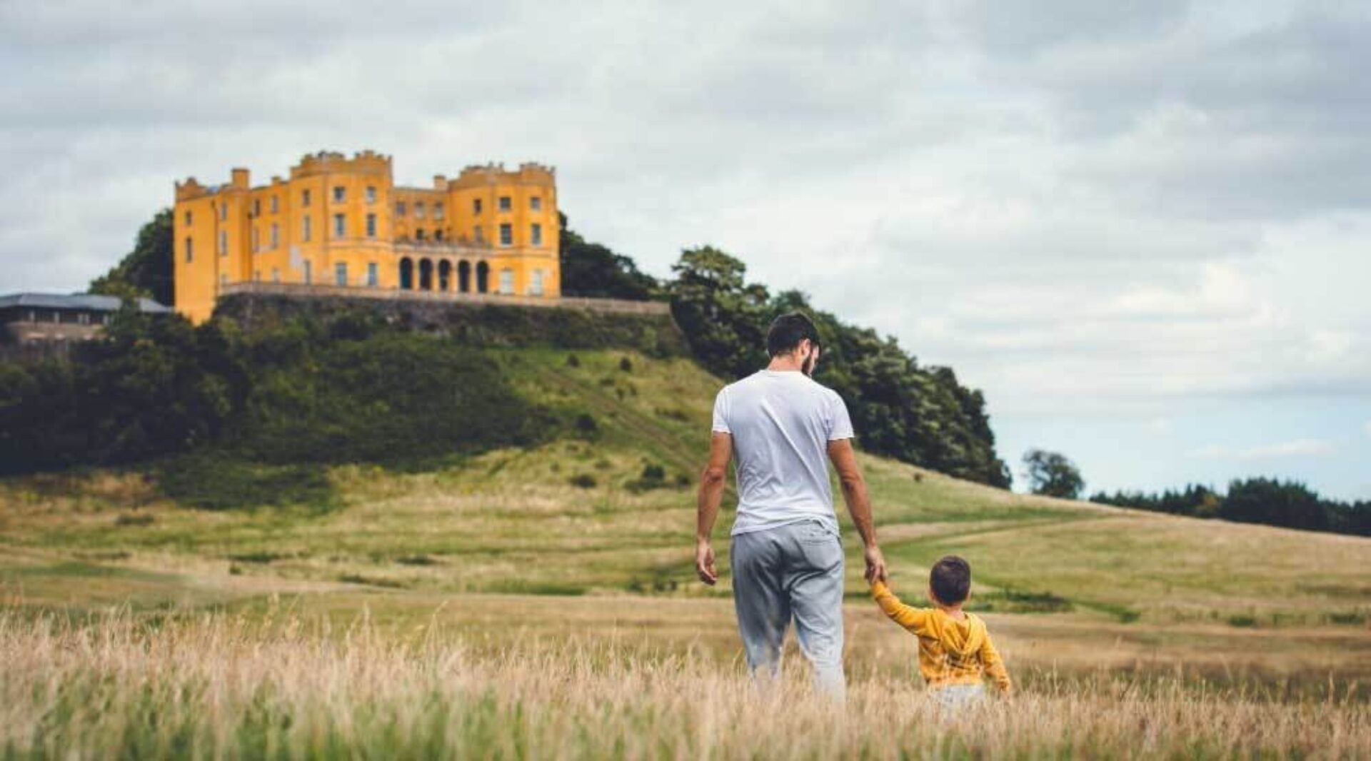 Wandelen met je mind: de kracht van bewuste stappen op een landgoed of kasteel