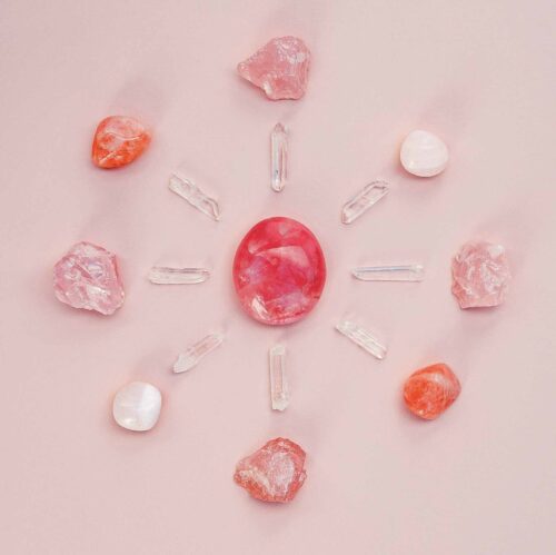 Rituelen met kristallen Kristalhealing Yulia Van Doren visual artikel Bloom