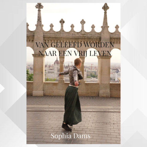 Sophia Dams Shared Shopping Bloom 2501
