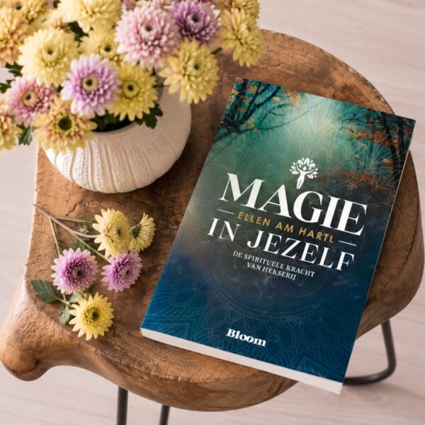Magie In Jezelf Ellen AM Hartl Bloom Uitgeverij Mock up Bloom Web