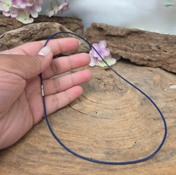 Leren halsketting 45 cm blauw bloom1