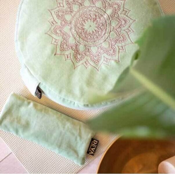 Meditatiekussen velvet light green mandala bloom3