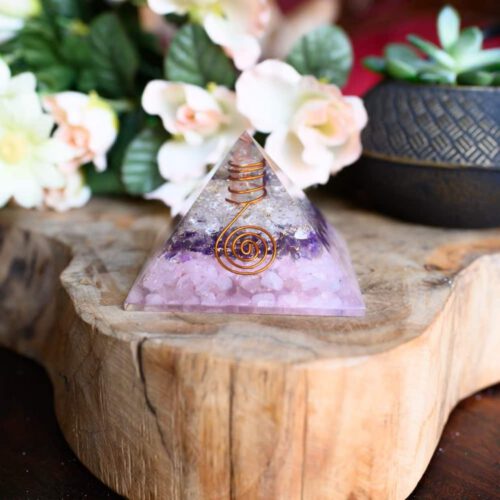 Orgoniet Piramide • Gouden driehoek: Rozenkwarts/Amethist/Bergkristal • Flower of Life