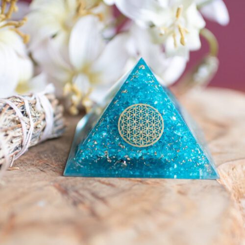 Kleine Orgoniet Piramide Blauwe Topaas • Flower of Life • 40 mm