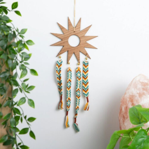 Handgemaakte macramé hanger • Bohemian houten zon